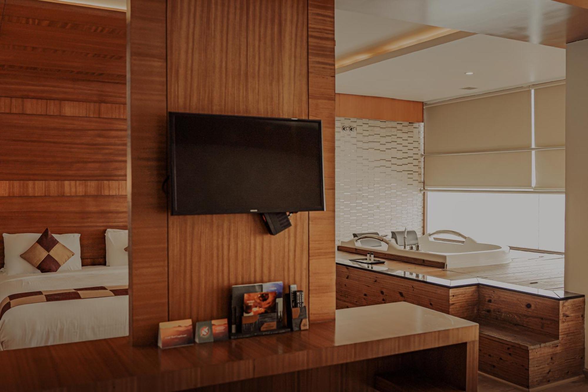 Amber Dale Luxury Hotel & Spa, Munnar Ngoại thất bức ảnh